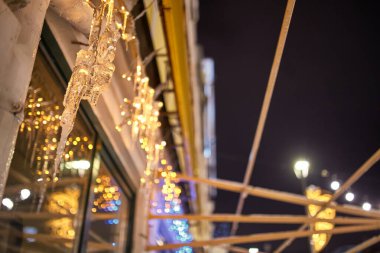 Şehir sokağında yeni yıl çiçeği aydınlatması