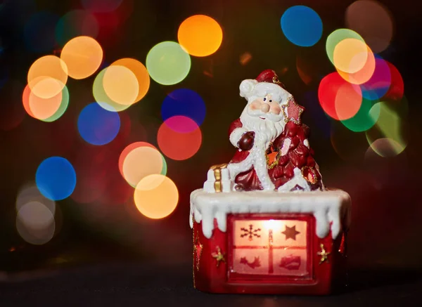 Santa Claus Statuette Doing Exercise Waiting Christmas Colored Bokeh — Stock Photo, Image