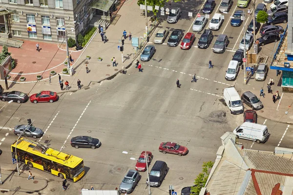 Aerial view of cars and people — Stock Photo, Image