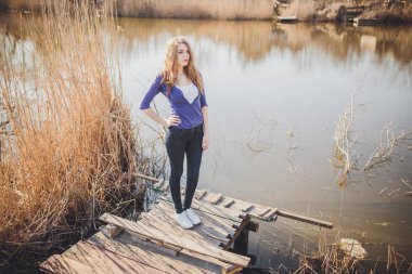 Güzel bir genç kızın portresi.