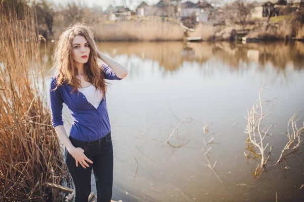 Portrait of a beautiful young girl — Stock Photo, Image