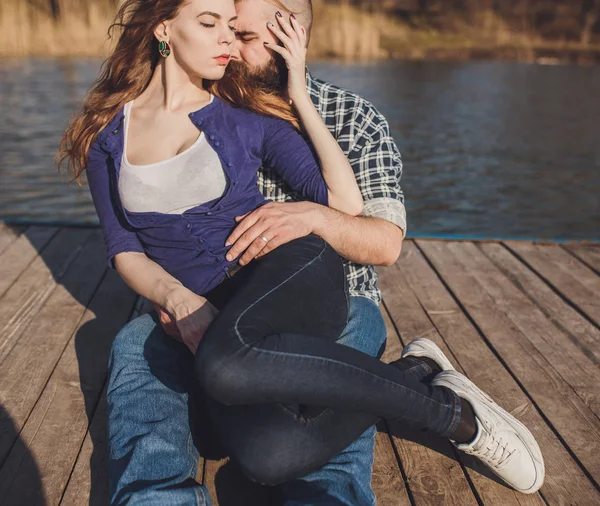 Cute couple in the park — Stock Photo, Image