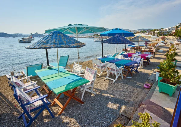 Bonito Cadeiras Mesa Praia Restaurante Beira Mar Bodrum Turquia — Fotografia de Stock