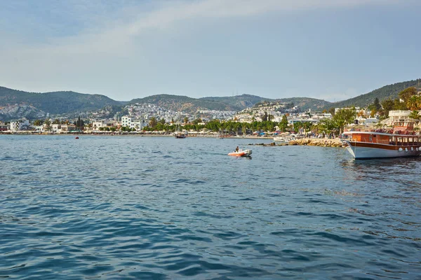 Θέα Στην Παραλία Bodrum Αιγαίο Παραδοσιακά Λευκά Σπίτια Λουλούδια Μαρίνα — Φωτογραφία Αρχείου