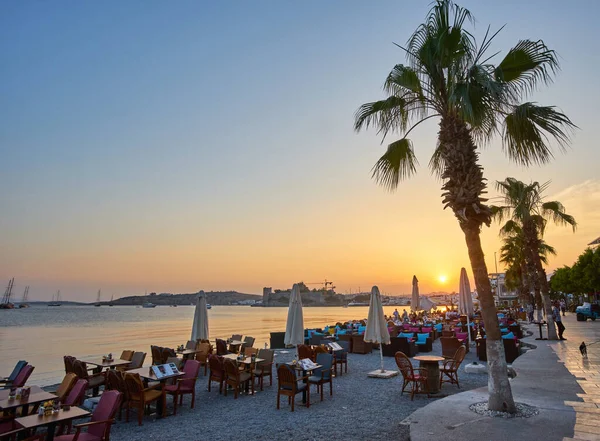 晚上在土耳其Bodrum的海滩餐厅 — 图库照片