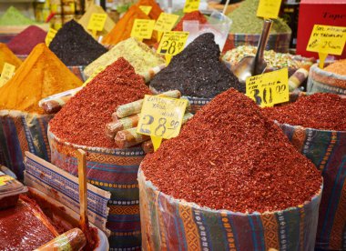 Türkiye, İstanbul ve Baharat Pazarı Türk baharatları satılık