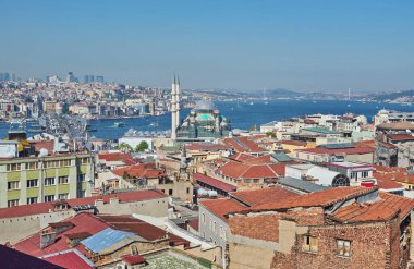 İstanbul, Türkiye 'nin panoramik manzarası. Süleyman Kompleksi 'nin kubbe ve bacalarından İstanbul