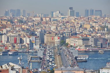 İstanbul, Türkiye 'de Beyoğlu İlçe Tarihi Mimari Galata Köprüsü ve Galata Kulesi Ortaçağ dönümü
