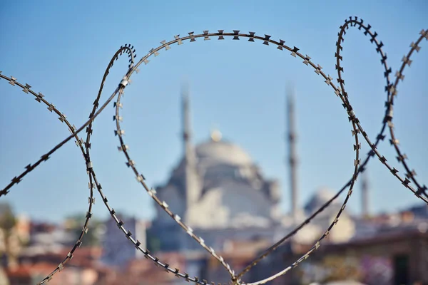 Moschee Hinter Dem Stacheldraht Konzeptfoto Über Die Strengen Grenzen Des — Stockfoto