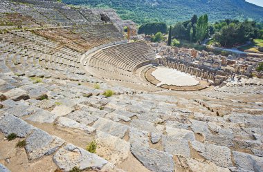 Türkiye 'nin Efes kentindeki Roma harabelerinde amfiteatr.
