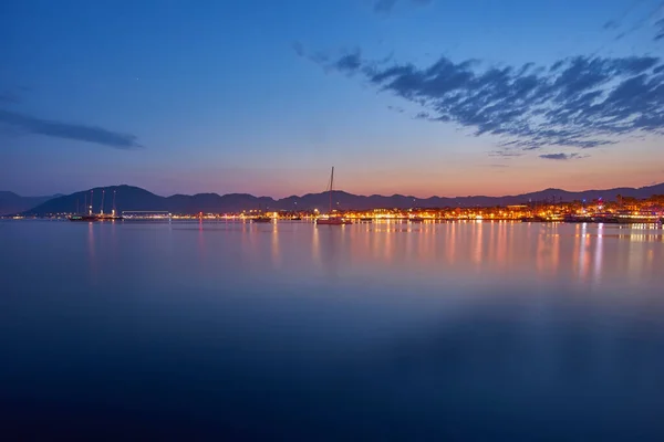 夕暮れ時にトルコのMarmarisの海岸を見下ろす — ストック写真