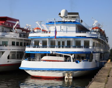 Her gün üç aralıklı gemi demirlenecek.