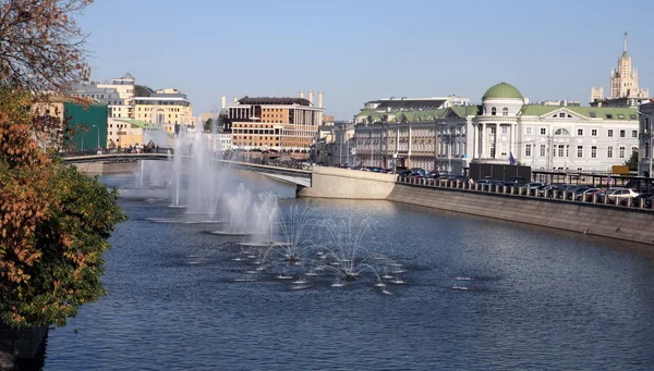Many fountain on river — Stock Photo, Image