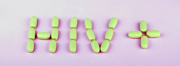 Terapia de hiv efavirenz sobre fondo rosa — Foto de Stock