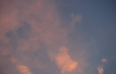 Yazın gün batımı gökyüzü