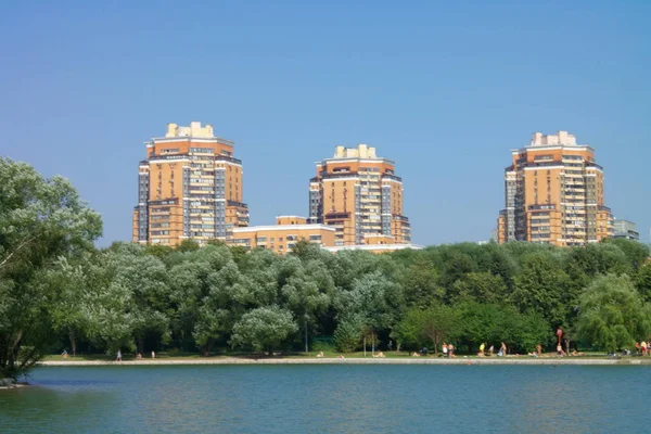 Sommar i stadsparken — Stockfoto