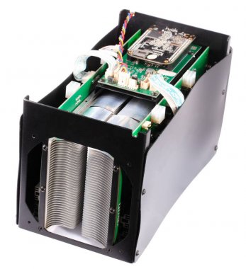 beyaz arkaplanda izole edilmiş elektronik aygıt