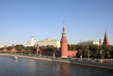 Kulesi Kremlin, iskele ve nehir 