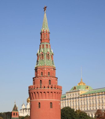 Gökyüzü arka planında Kremlin kulesi