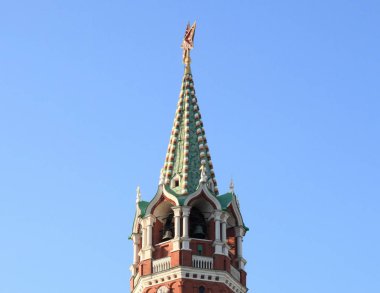 Gökyüzü arka planında Kremlin kulesi