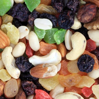 Kuru, güneşli yaz gününde kurutulmuş meyve seti.