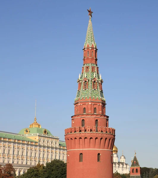 Kreml-Turm auf Himmelshintergrund — Stockfoto