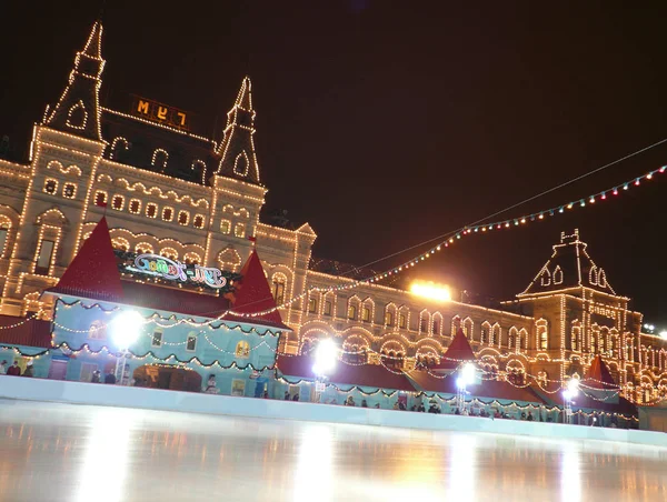 Patinagem-pista em quadrado vermelho em moscow — Fotografia de Stock