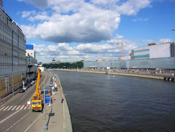 Quay aan de rivier — Stockfoto