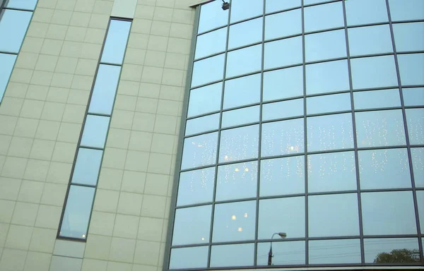 Віконна стіна торгового центру — стокове фото