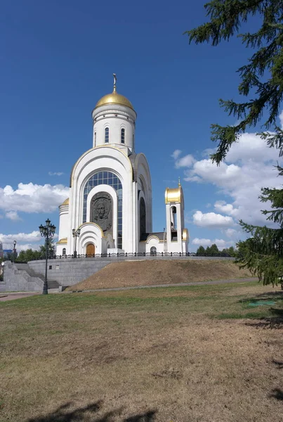 Kyrka på dagtid — Stockfoto