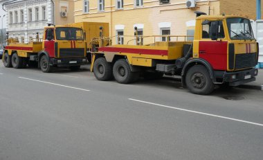 Kırmızı-Sarı acil kamyon