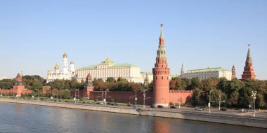 Kulesi Kremlin, iskele ve nehir 