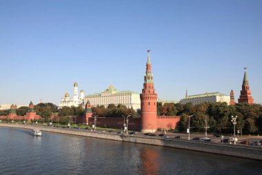 Kulesi Kremlin, iskele ve nehir 