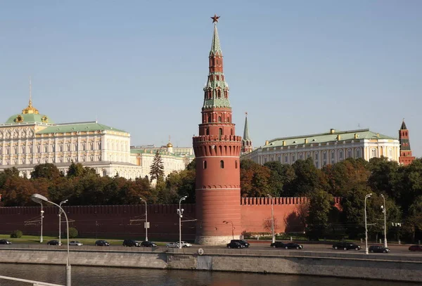 Tour du Kremlin sur fond de ciel — Photo