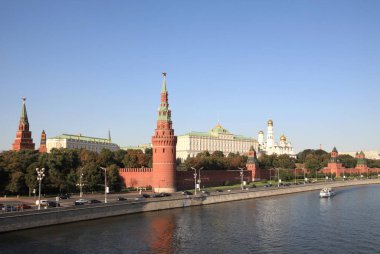 Kulesi Kremlin, iskele ve nehir 