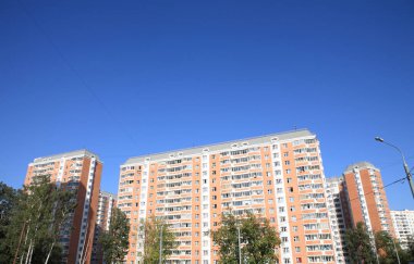 Kurak günde ev inşaatı