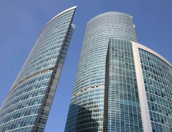 Edificio de oficinas en el día —  Fotos de Stock