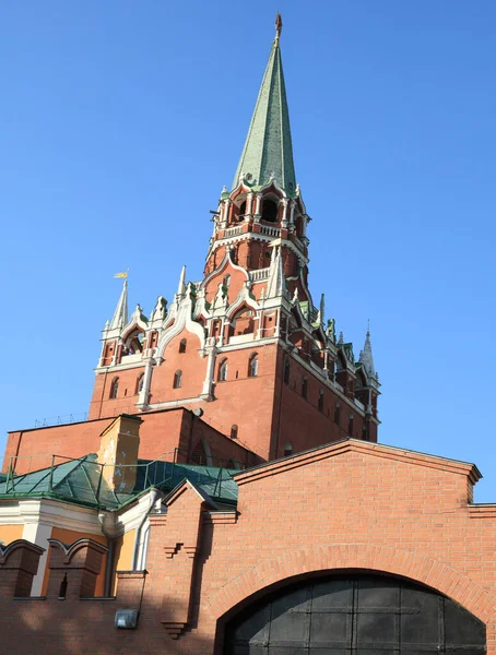 Torre del Kremlin en el fondo del cielo —  Fotos de Stock