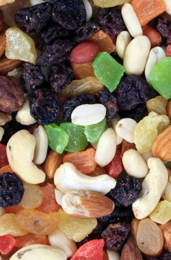 Kuru, güneşli yaz gününde kurutulmuş meyve seti.