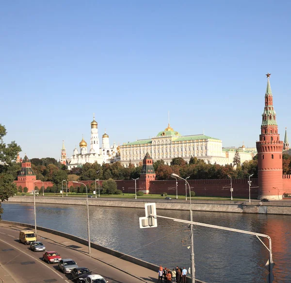 Kremlin tower,  quay and river — Stock Photo, Image