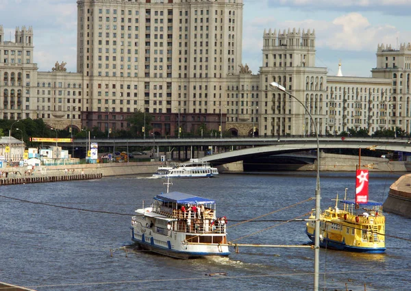 Quay on river — Stock Photo, Image