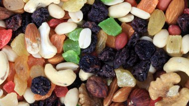 Kuru, güneşli yaz gününde kurutulmuş meyve seti.