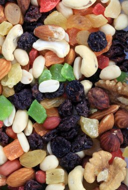 Kuru, güneşli yaz gününde kurutulmuş meyve seti.