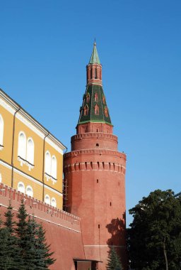 Gökyüzü arka planında Kremlin kulesi