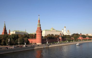 Kulesi Kremlin, iskele ve nehir 