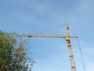 Gökyüzü Arkaplanı Üzerine Crane Kulesi