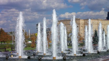 Çeşme sokak kuru güneşli gün