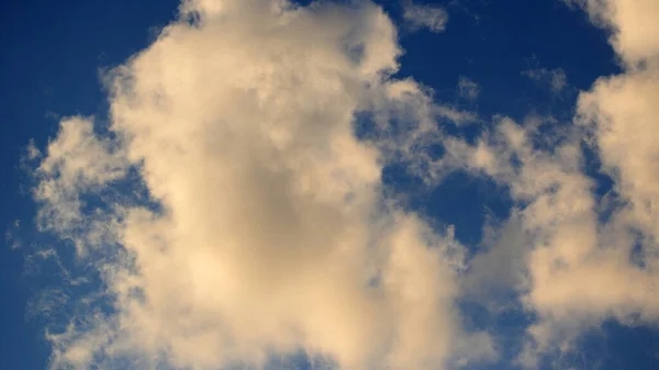 Wolken Blauen Himmel — Stockfoto