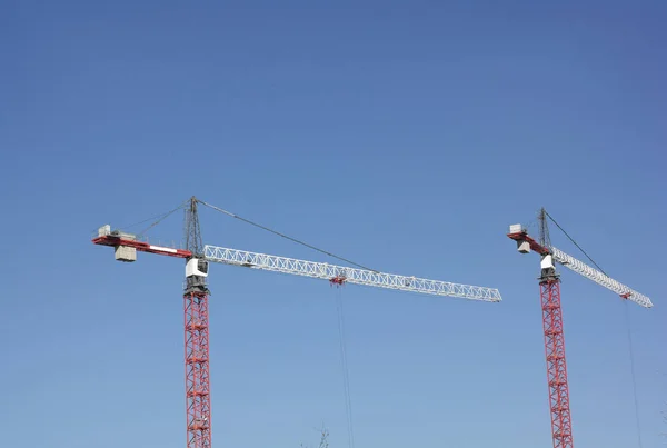 Gökyüzü Arkaplanı Üzerine Crane Kulesi — Stok fotoğraf