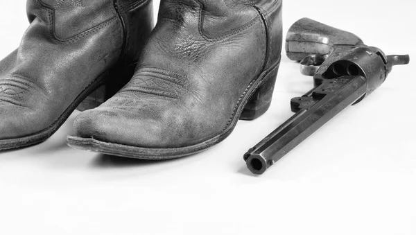 Botas de vaquero y pistolas . — Foto de Stock